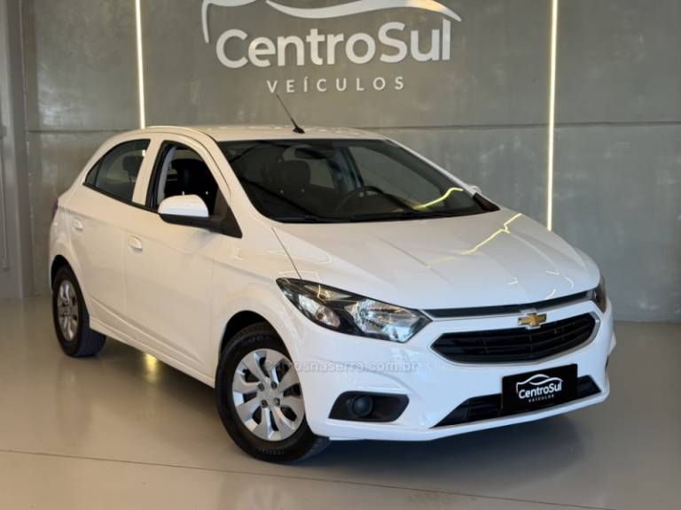 CHEVROLET - ONIX - 2018/2019 - Branca - R$ 57.900,00