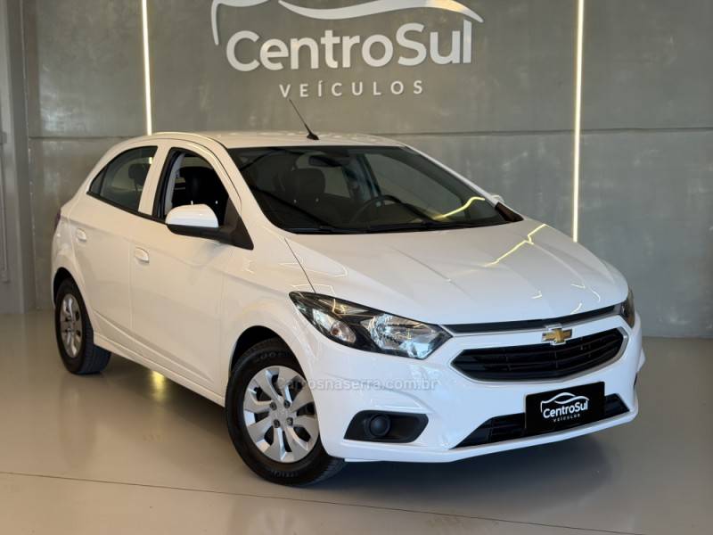 CHEVROLET - ONIX - 2018/2019 - Branca - R$ 57.900,00
