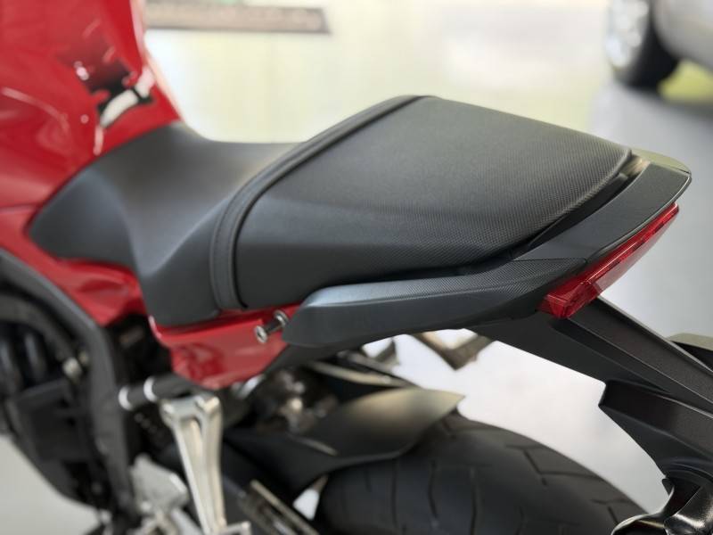 HONDA - CBR 650F - 2015/2015 - Vermelha - R$ 42.900,00