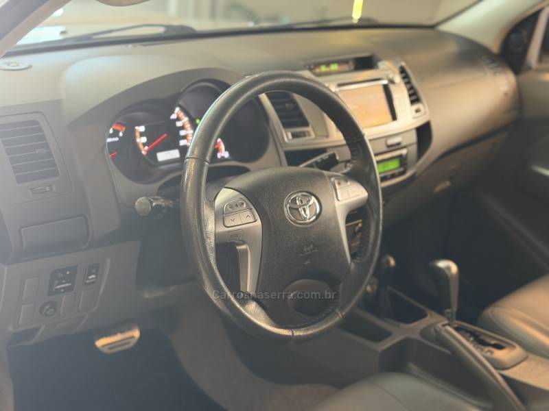 TOYOTA - HILUX - 2014/2014 - Bege - R$ 157.900,00