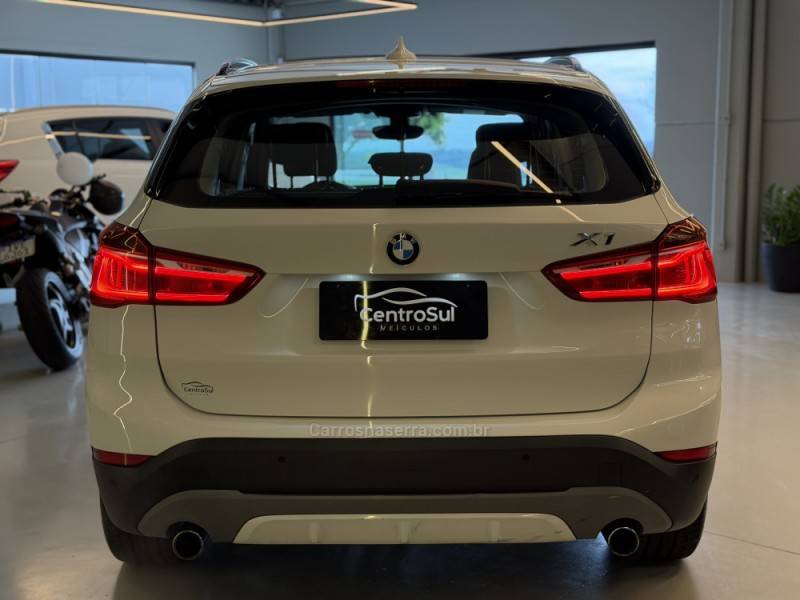 BMW - X1 - 2016/2016 - Branca - R$ 120.900,00