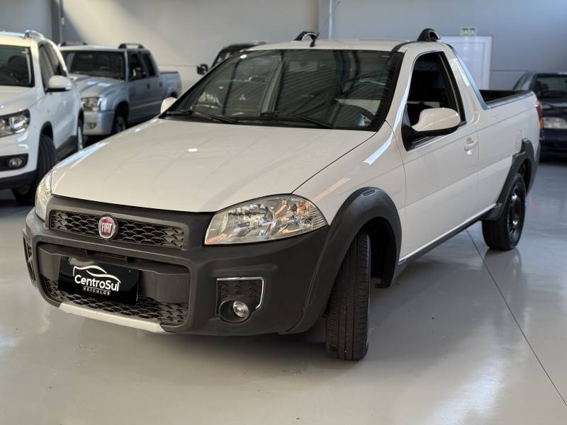 FIAT - STRADA - 2017/2018 - Branca - R$ 54.900,00