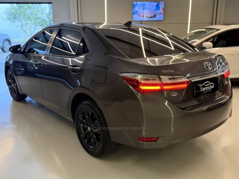 TOYOTA - COROLLA - 2018/2019 - Cinza - R$ 108.900,00
