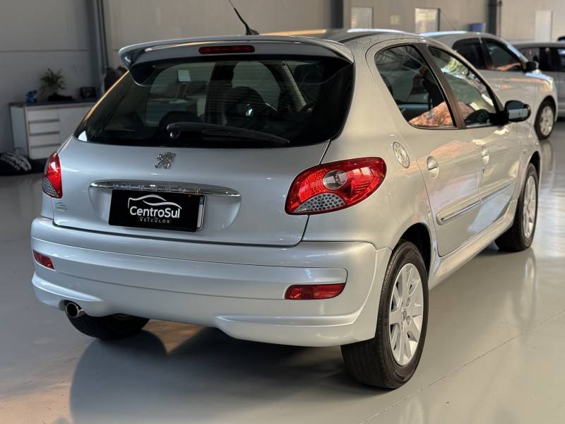 PEUGEOT - 207 - 2011/2012 - Prata - R$ 28.900,00