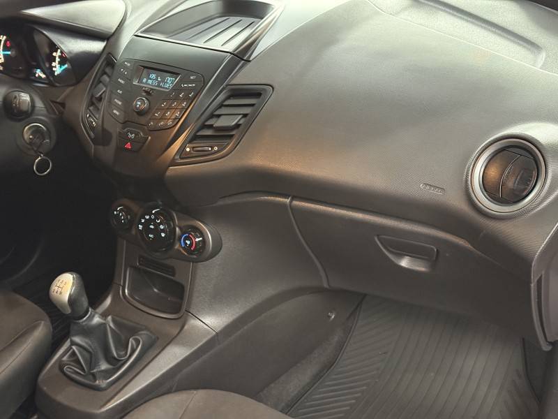 FORD - FIESTA - 2015/2015 - Vermelha - R$ 48.900,00