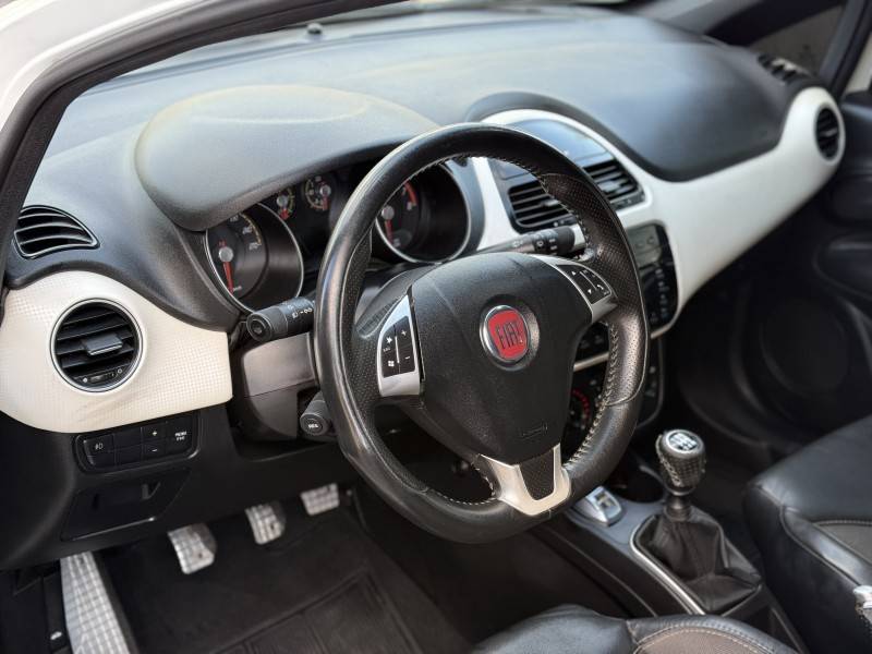 FIAT - PUNTO - 2012/2013 - Branca - R$ 65.900,00
