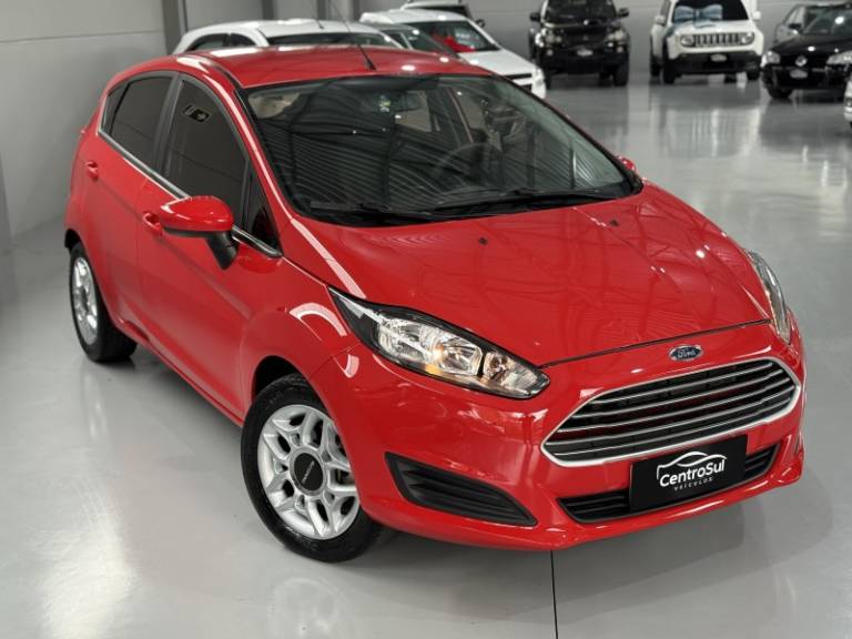 FORD - FIESTA - 2015/2015 - Vermelha - R$ 48.900,00