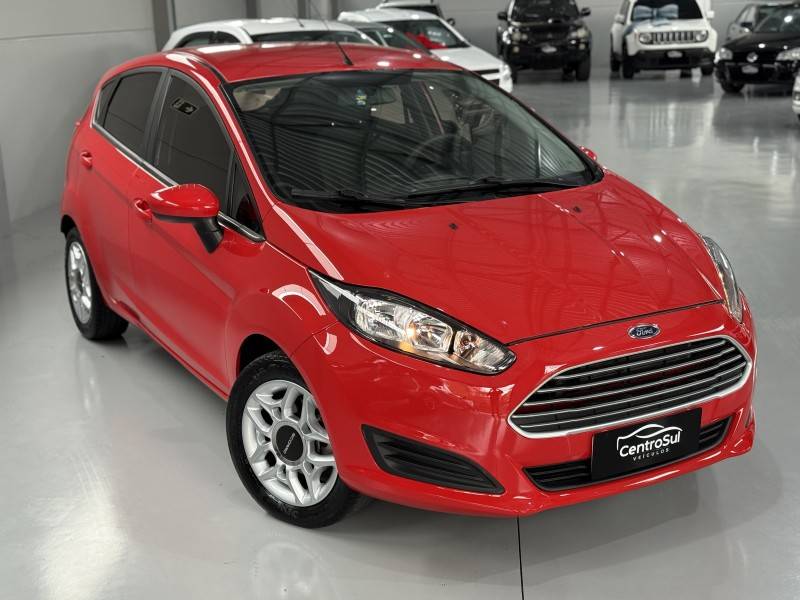 FORD - FIESTA - 2015/2015 - Vermelha - R$ 48.900,00