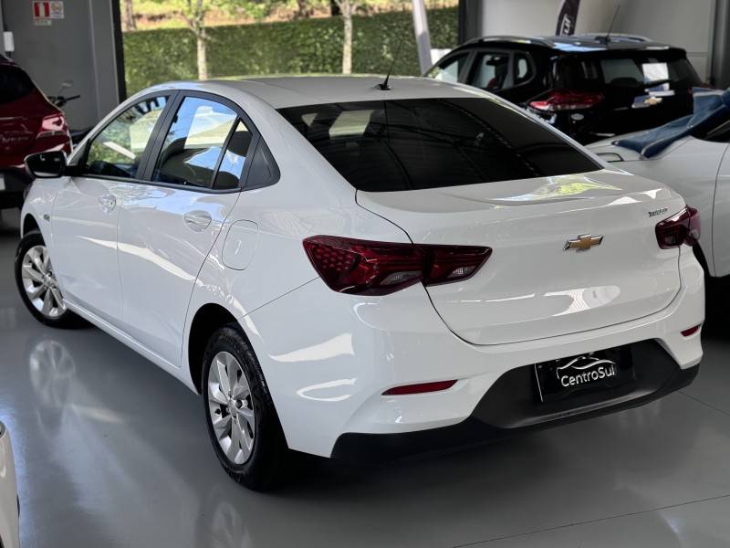 CHEVROLET - ONIX - 2021/2022 - Branca - R$ 75.900,00