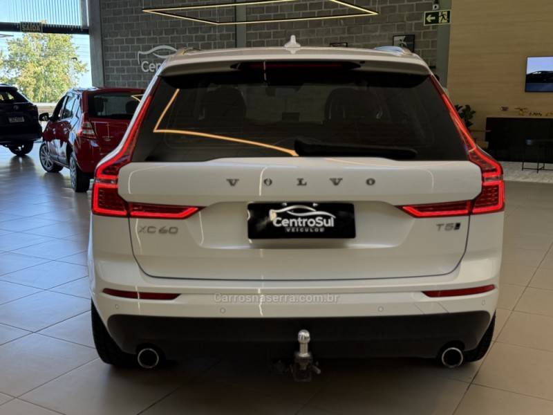 VOLVO - XC60 - 2019/2019 - Branca - R$ 152.900,00