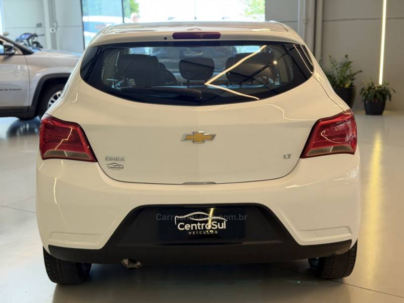 CHEVROLET - ONIX - 2018/2019 - Branca - R$ 57.900,00