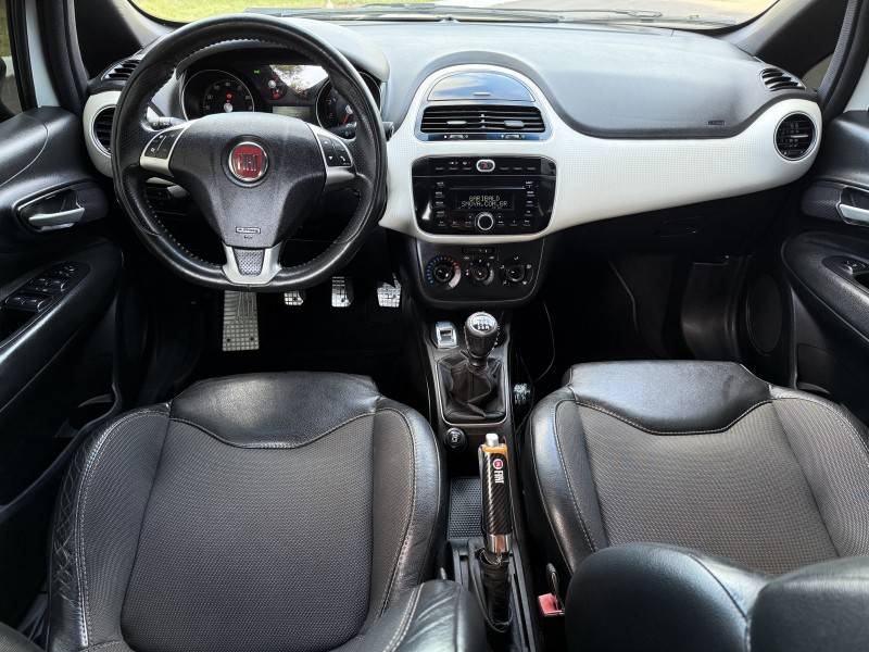 FIAT - PUNTO - 2012/2013 - Branca - R$ 65.900,00