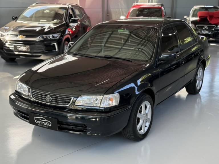 TOYOTA - COROLLA - 2000/2001 - Verde - R$ 32.900,00