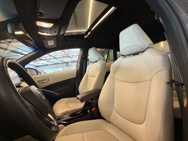 TOYOTA - COROLLA - 2022/2023 - Cinza - R$ 161.900,00