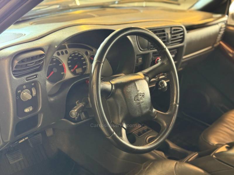 CHEVROLET - S10 - 2006/2006 - Prata - R$ 64.900,00