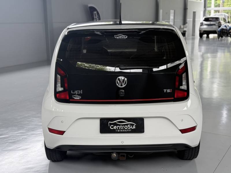 VOLKSWAGEN - UP - 2018/2018 - Branca - R$ 63.990,00