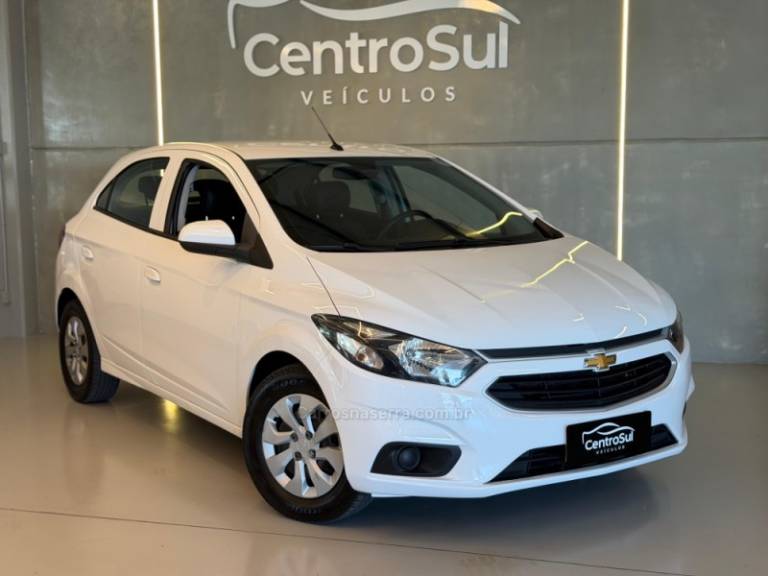 CHEVROLET - ONIX - 2018/2019 - Branca - R$ 57.900,00