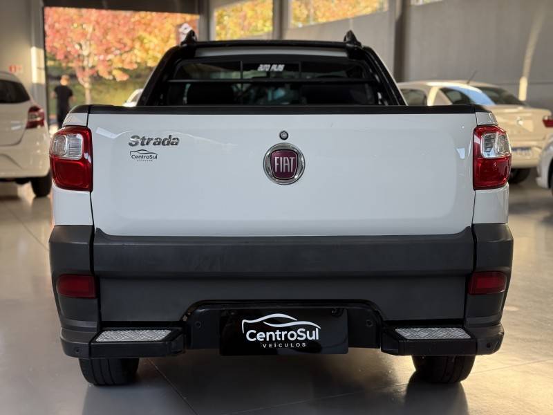 FIAT - STRADA - 2017/2018 - Branca - R$ 54.900,00