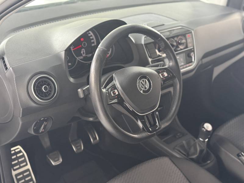 VOLKSWAGEN - UP - 2018/2018 - Branca - R$ 63.990,00