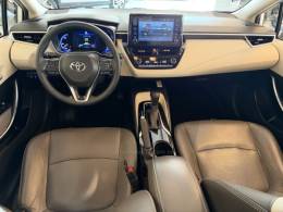 TOYOTA - COROLLA - 2022/2023 - Branca - R$ 152.900,00