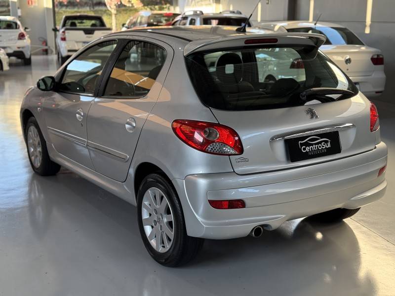 PEUGEOT - 207 - 2011/2012 - Prata - R$ 28.900,00