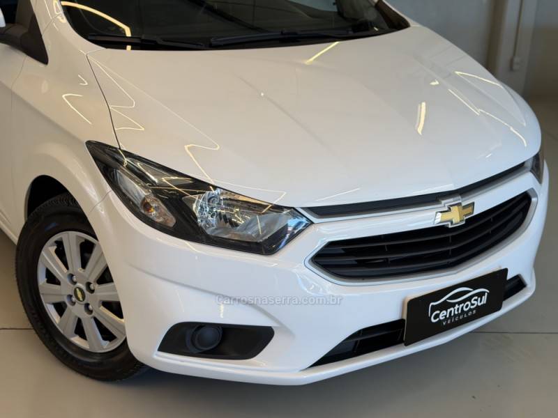 CHEVROLET - ONIX - 2018/2019 - Branca - R$ 57.900,00