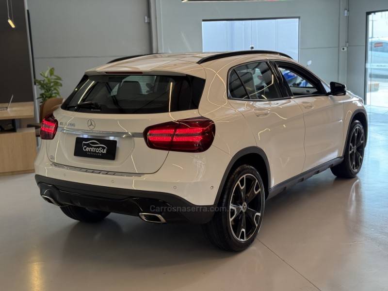 MERCEDES-BENZ - GLA 200 - 2018/2019 - Branca - R$ 133.900,00