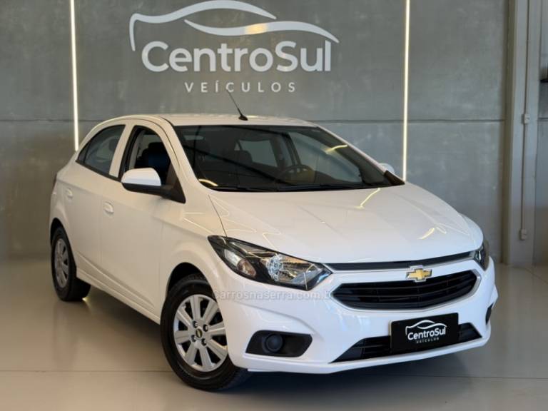 CHEVROLET - ONIX - 2018/2019 - Branca - R$ 57.900,00