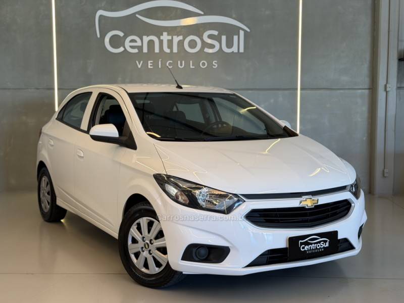 CHEVROLET - ONIX - 2018/2019 - Branca - R$ 57.900,00