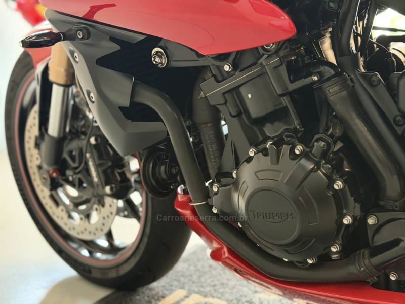 TRIUMPH - SPEED TRIPLE - 2015/2015 - Vermelha - R$ 42.900,00