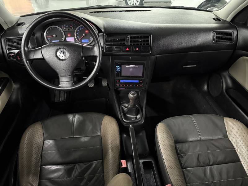 VOLKSWAGEN - GOLF - 2007/2008 - Preta - R$ 47.900,00