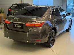 TOYOTA - COROLLA - 2018/2019 - Cinza - R$ 108.900,00