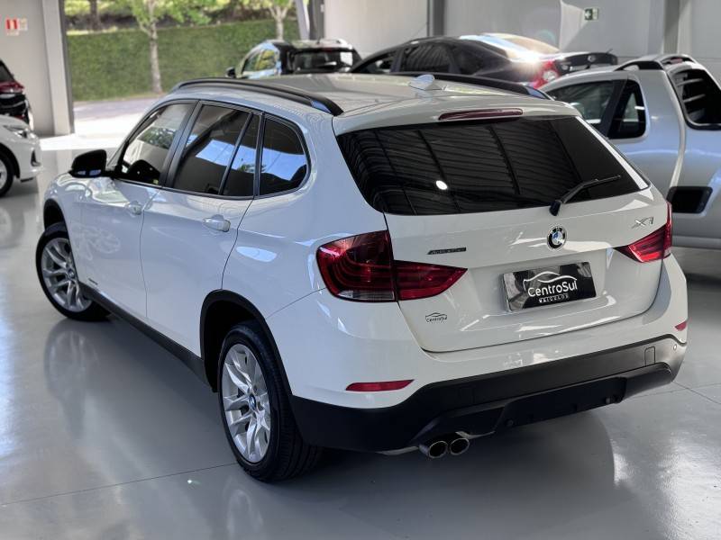 BMW - X1 - 2015/2015 - Branca - R$ 89.990,00