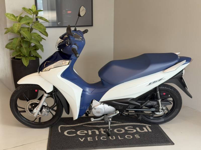 HONDA - BIZ 125 - 2022/2022 - Branca - R$ 17.900,00