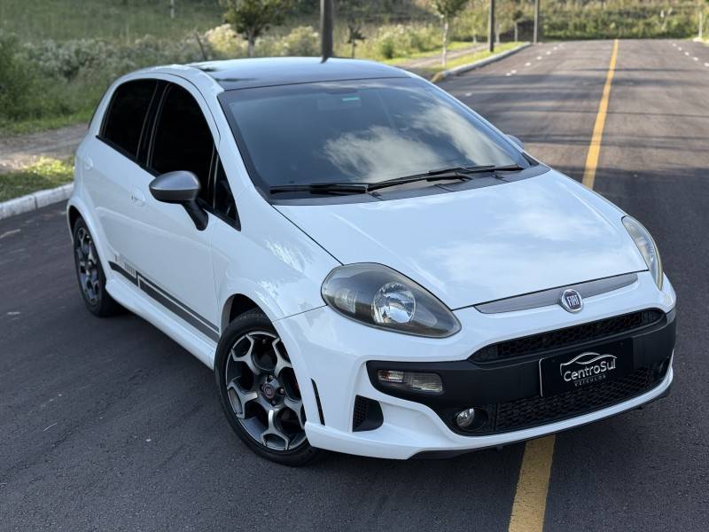 FIAT - PUNTO - 2012/2013 - Branca - R$ 65.900,00