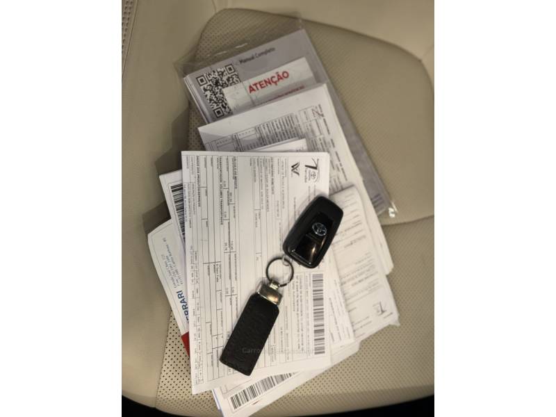 TOYOTA - COROLLA - 2022/2023 - Cinza - R$ 161.900,00