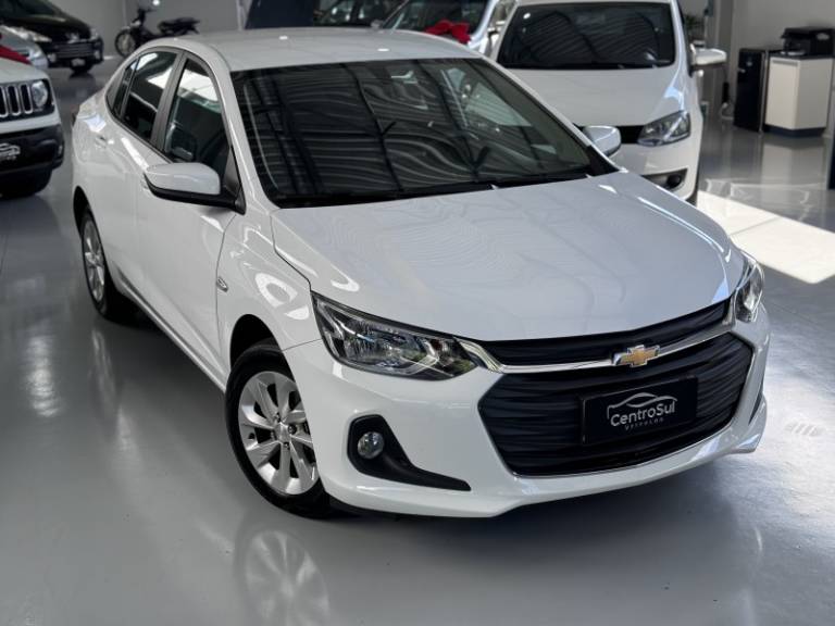 CHEVROLET - ONIX - 2021/2022 - Branca - R$ 75.900,00