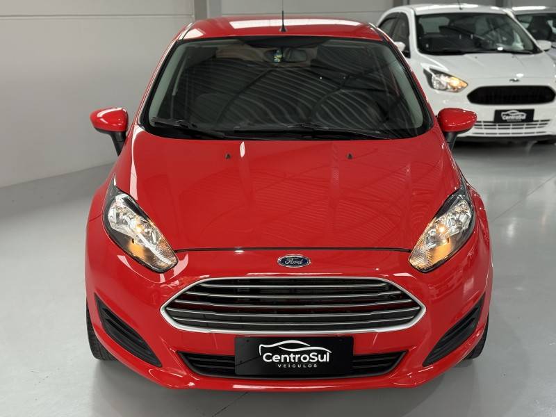 FORD - FIESTA - 2015/2015 - Vermelha - R$ 48.900,00