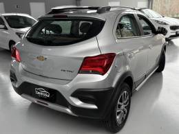 CHEVROLET - ONIX - 2018/2018 - Prata - R$ 69.900,00