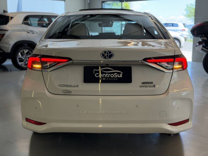 TOYOTA - COROLLA - 2022/2023 - Branca - R$ 152.900,00
