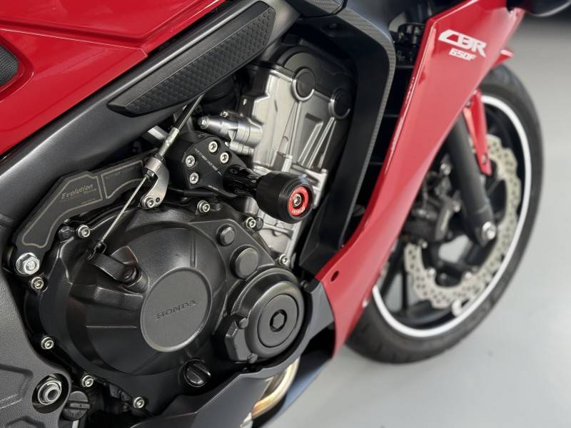 HONDA - CBR 650F - 2015/2015 - Vermelha - R$ 42.900,00